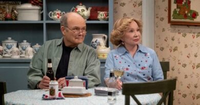 urtwood Smith and Debra Jo Rupp as Red and Kitty Forman.